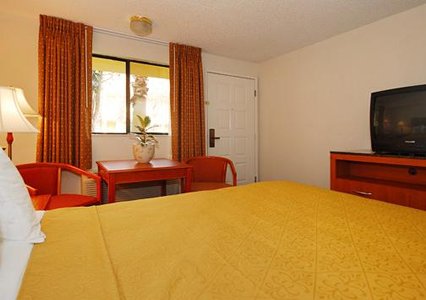 Quality Inn & Suites Bakersfield 03.[1]